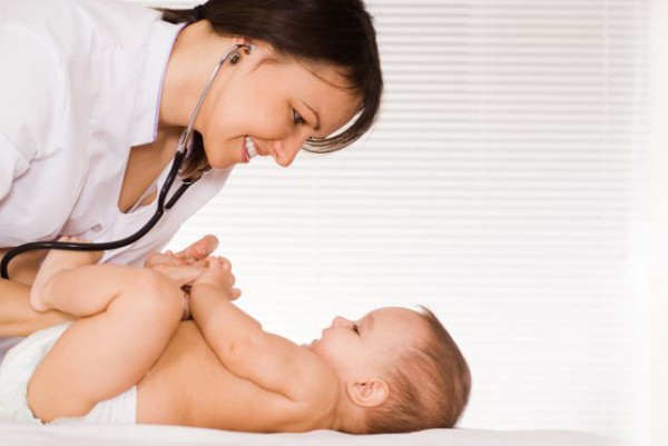 أول الفحوصات الطبية لمولودك