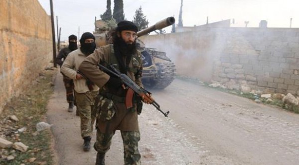 مصدر عسكري سوري يتهم تركيا بمساعدة إسلاميين بالهجوم على إدلب