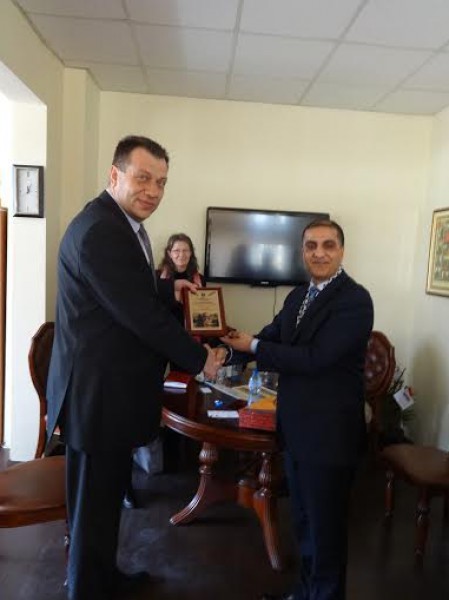 السفير المذبوح يلتقي محافظ ورئيس بلدية بلاغوييف غراد ويفتتح معرضا بمناسبة يوم الارض