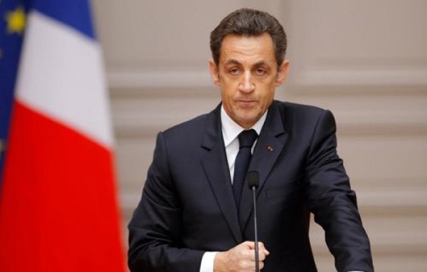 توقيف نجل وزير الداخلية الفرنسي الأسبق في الاشتباه بتمويل ليبي لحملة ساركوزي