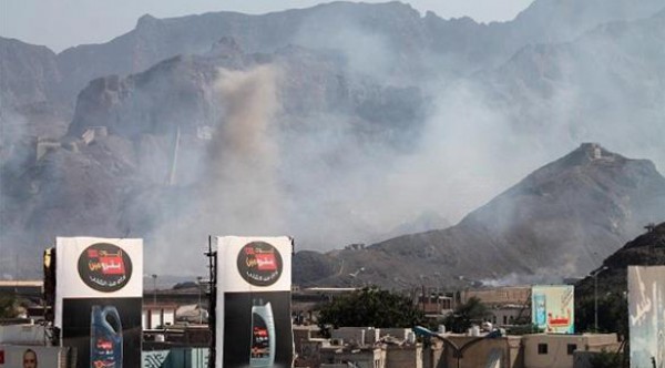 عاصفة الحزم تستهدف معقل زعيم جماعة الحوثيين بصعدة