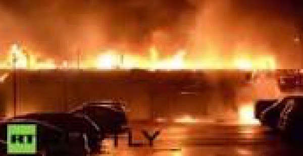 النيران تلتهم 30 سيارة داخل مرآب في السويد