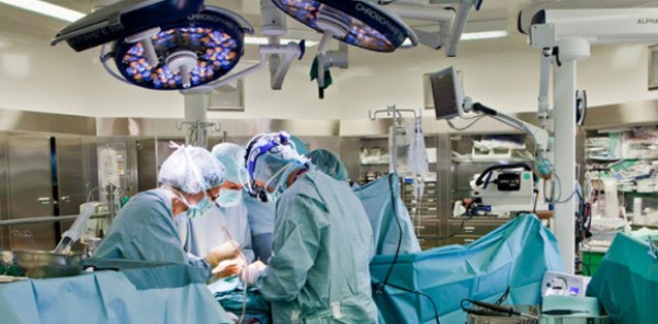 45 جراحا لإجراء عملية زرع وجه في أسبانيا