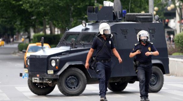 تركيا تشن عملية أمنية ضد "حزب التحرير الثوري" بإسطنبول