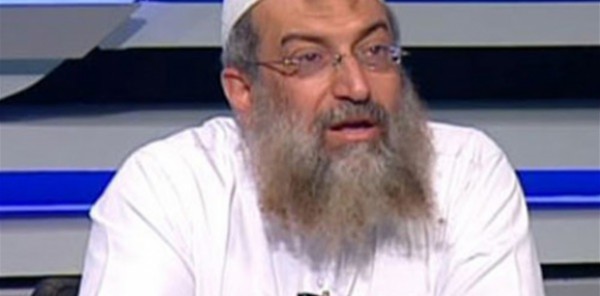 محمود سعد يهاجم برهامي لتحريمه اللايك على Facebook
