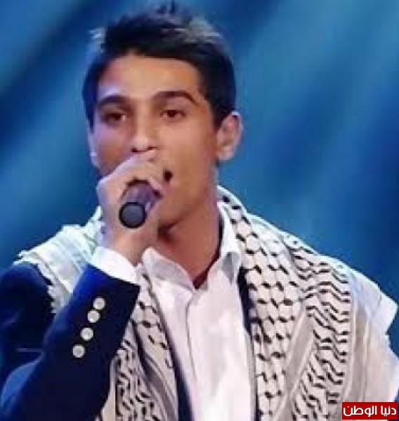 على الكوفية.. غناء محمد عساف