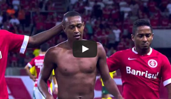 لأول مرة فى تاريخ كرة القدم...الجماهير سعيدة لطرد لاعب فريقها