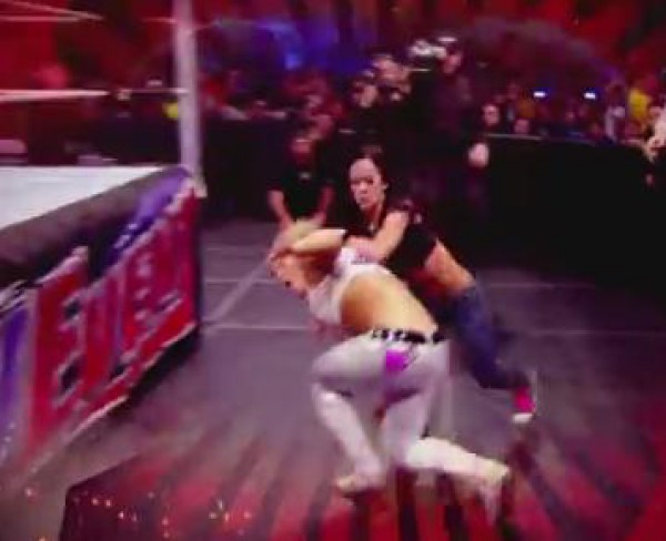 شاهد الفتاة التى قلبت موازين المصارعة فى الـ wwe