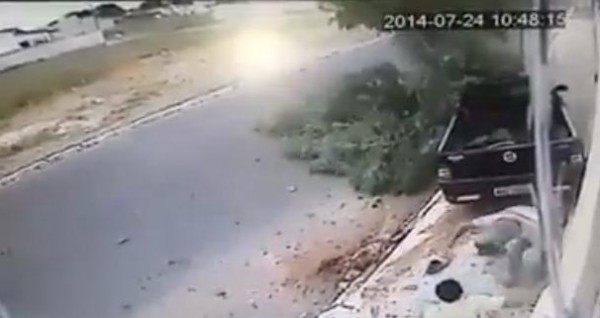 لأصحاب القلوب القوية ..أن تشاهد الموت بعينك أثر حادث سير
