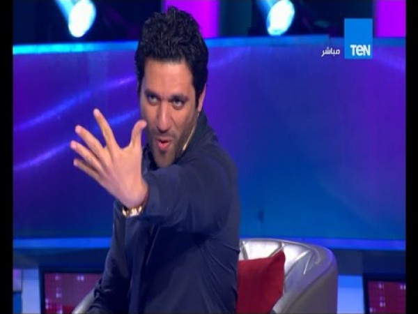 حسن الرداد يقلد فيفي عبده على الهواء