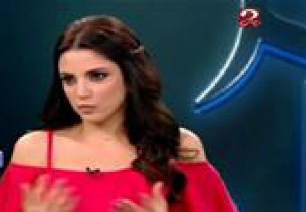 "درة" ترتبك على الهواء بعد سماعها "حرقة دم" لتامر حسني