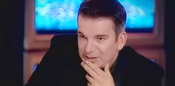 طوني خليفة يكشف عن عمره الحقيقي على الهواء