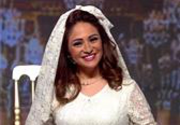 أول متسابقة بفستان الفرح "عروس مذيع العرب"