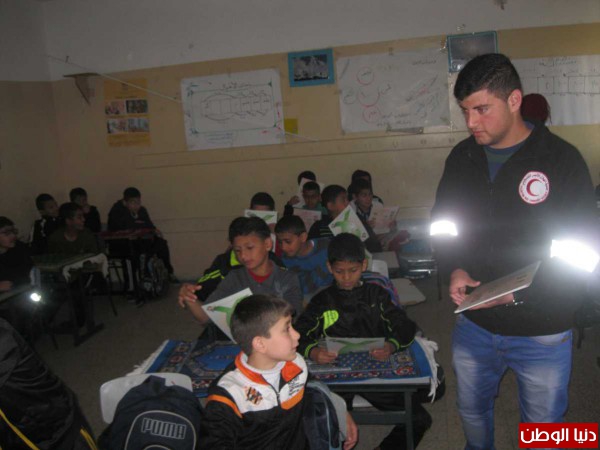 الهلال الأحمر في مدرسة فلسطين ينظم ورشة عن الألغام والمخلفات الحربية بقلقيلية
