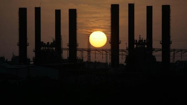 سلطة الطاقة بغزة توقع اتفاقية مشروع تزويد غزة بـ 30 ميجاواط من الطاقة الشمسية