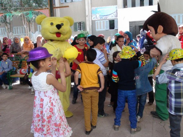 بالصور..كلية التربية النوعية تحتفل بيوم اليتيم بمشاركة 50 طفل