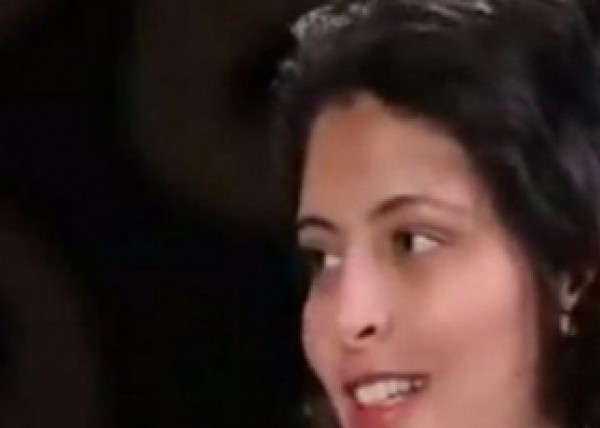 فيديو: ابنة داعية اسلامي مصري تخلع الحجاب وتقول “بابا ماتزعلش”