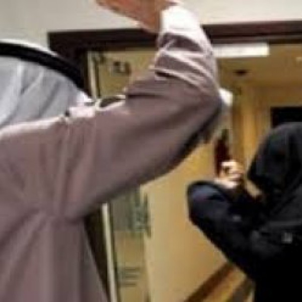 سعودي ينحر زوجته وهي نائمة بعد طلبها الخلع