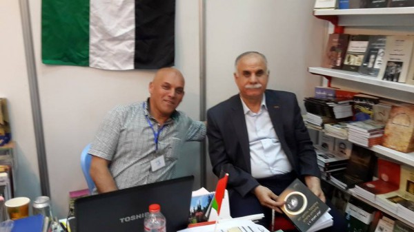 سفير فلسطين لدى العراق احمد عقل يزور جناح دار الجندي للنشر والتوزيع
