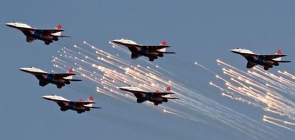 طائرات "عاصفة الحزم" تقصف معسكر "ماس" بمأرب شرقي اليمن