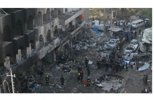 مقتل 27 على الأقل في انفجار سيارتين مفخختين ببغداد