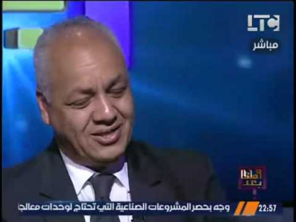 مصطفى بكري يبكي على الهواء أثناء حديثه عن والدته