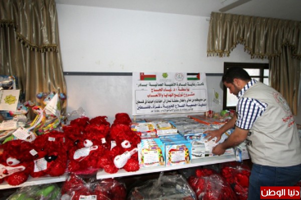 الفلاح الخيرية في فلسطين توزع الهدايا والألعاب على الاطفال المرضى في مشافي قطاع غزة