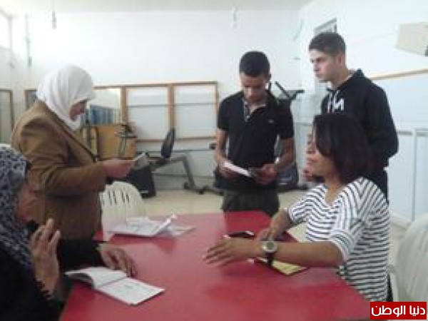 اتحاد المرأة يقـدم دفعـة مـن القرض التنموي للفلسطينين في مخيم الميه وميـه
