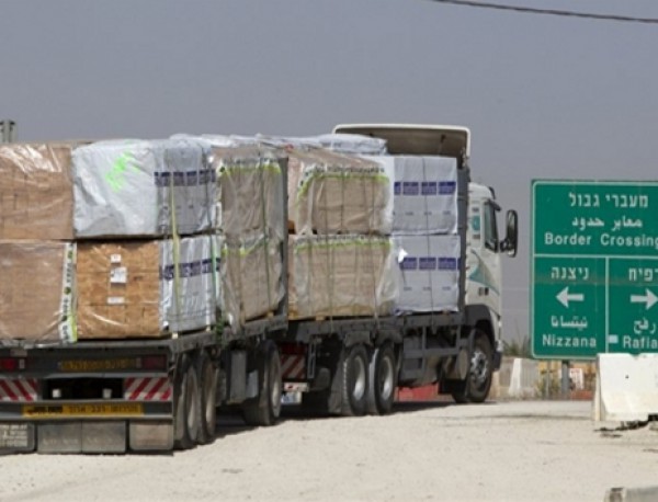 إدخال 700 شاحنة الى قطاع غزة عبر معبر كرم أبو سالم