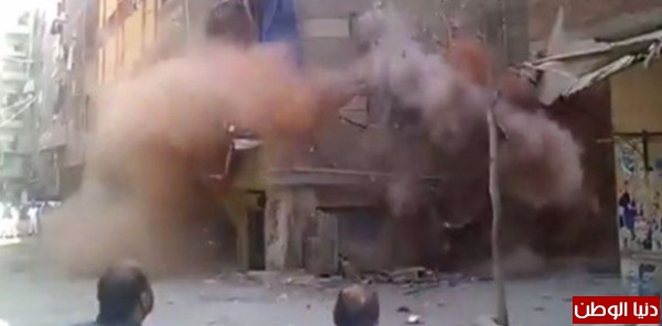 فيديو : لحظة انهيار منزل بالمعادي في القاهرة