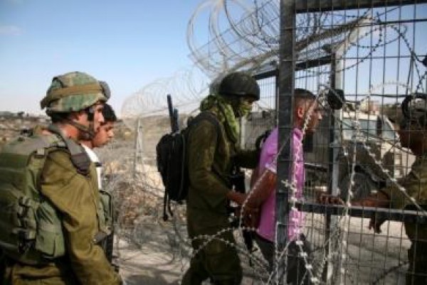 الاحتلال يعتقل مواطنا من غزة