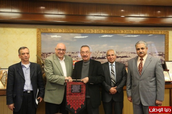 البرفيسور حساسيان سفير فلسطين في بريطانيا يزور جامعة النجاح الوطنية