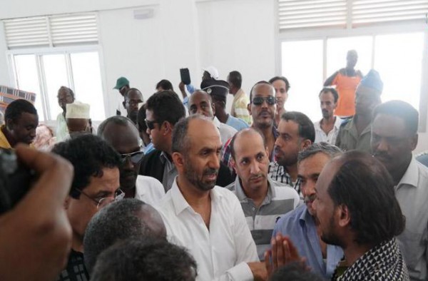 رئيس البرلمان العربي  يزور مخيما للاجئين اليمنيين بجيبوتي ويلتقي الرئيس جيله