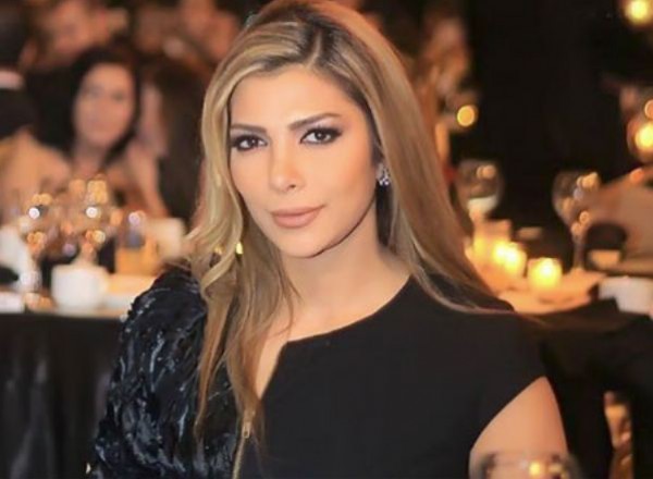 أصالة تفتح النار على صحافي قارن الفنانات العرب بأنجلينا جولي