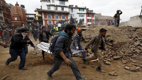 ارتفاع ضحايا زلزال نيبال الى 3300 قتيل