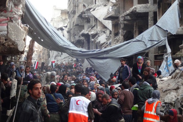 معتوق: الدفاع الوطني السوري يسيطر على الثلث الشمالي لمخيم اليرموك لتطهيره من العناصر المسلحة