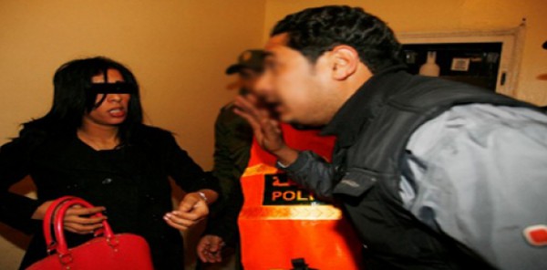 ضبط تاجر مصري يمارس الجنس مع 3 نساء في نفس الوقت