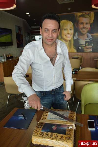 بالصور ... مصطفى قمر يتعاقد مع شركه "بولاريس" و يحتفل بأغنيه " انتى الى أخترتي "