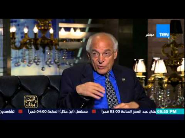 فاروق الباز يقلد الرئيس السادات على الهواء