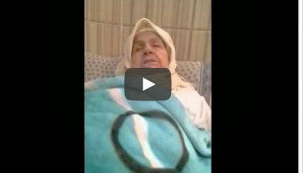 مسنة مغربية تنسى كل شئ ولا تتذكر سوى القرآن الكريم فقط