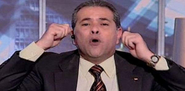 توفيق عكاشة يعلن غلق قناة الفراعين: معادش معايا فلوس يا ناس