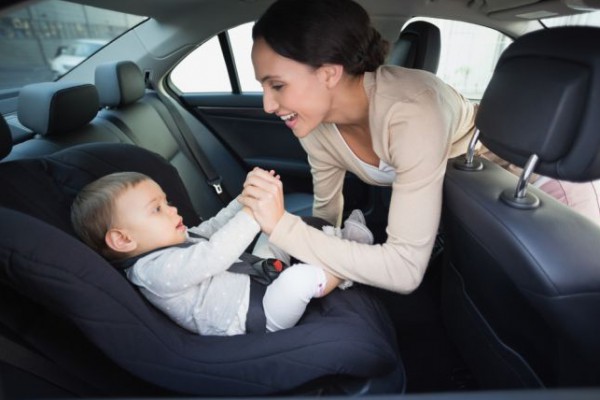 رحلة بالسيارة: 5 نقاط لتجهيز مولودك