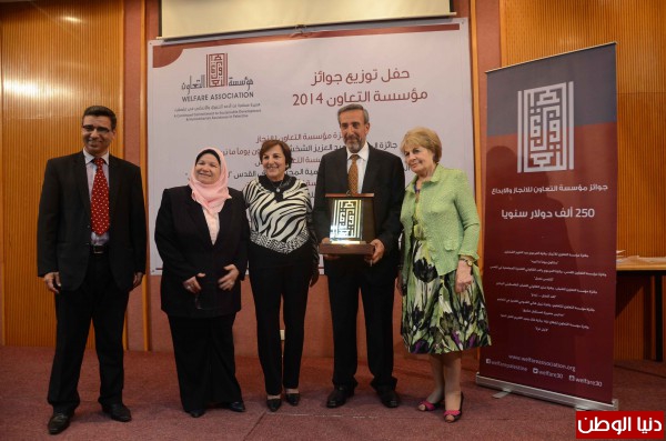 مؤسسة التعاون تكرم الفائزين بجوائزها في قطاع غزة