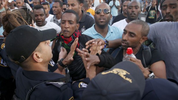 الإسرائيليون الإثيوبيون يتظاهرون في تل أبيب ضد "وحشية الشرطة"