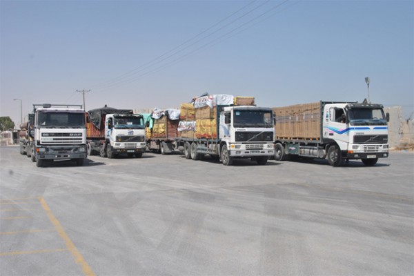 ادخال 670 شاحنة عبر معبر كرم ابو سالم اليوم الاربعاء