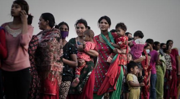 نازحات نيبال.. صيد سهل لـ"سماسرة النساء"