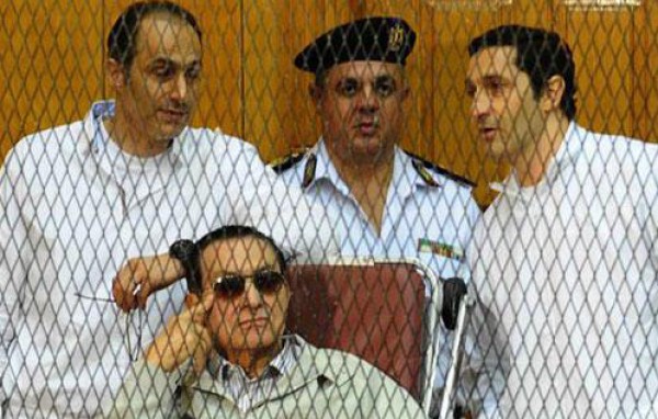 إجراءات أمنية مكثفة قبل بدء جلسة الطعن على براءة مبارك ونجليه والعادلي ومساعديه في "محاكمة القرن"