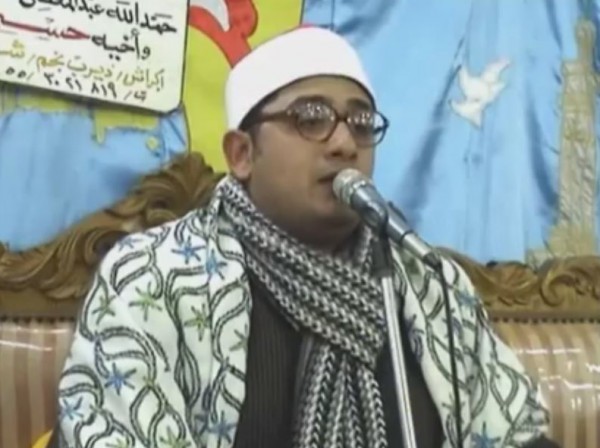 شاهد كيف يتفاعل المستمعين مع قارئ للقرأن في أحد الإحتفالات المصرية