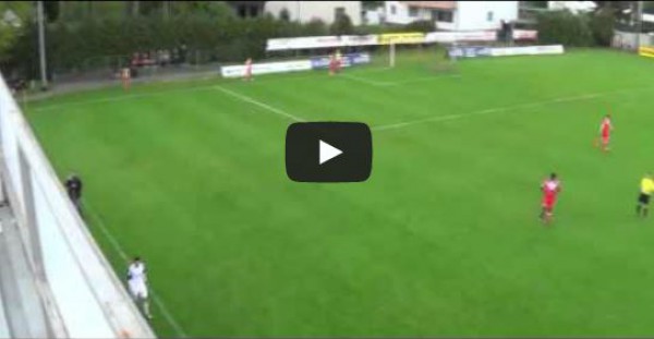 لاعب يبهر الجميع بهدف عبقري