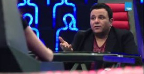 مذيعة "TEN" تحرج محمد فؤاد على الهواء بسؤال عن الزوجات
